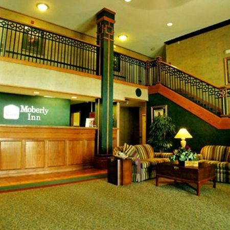 Moberly Inn & Suites Экстерьер фото