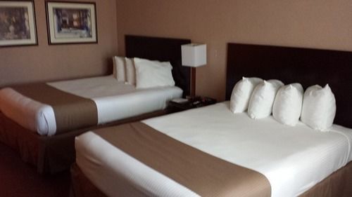 Moberly Inn & Suites Экстерьер фото