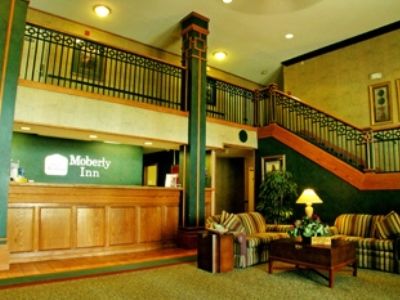 Moberly Inn & Suites Экстерьер фото