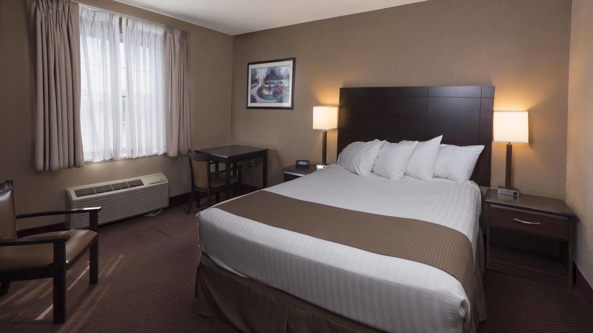 Moberly Inn & Suites Экстерьер фото
