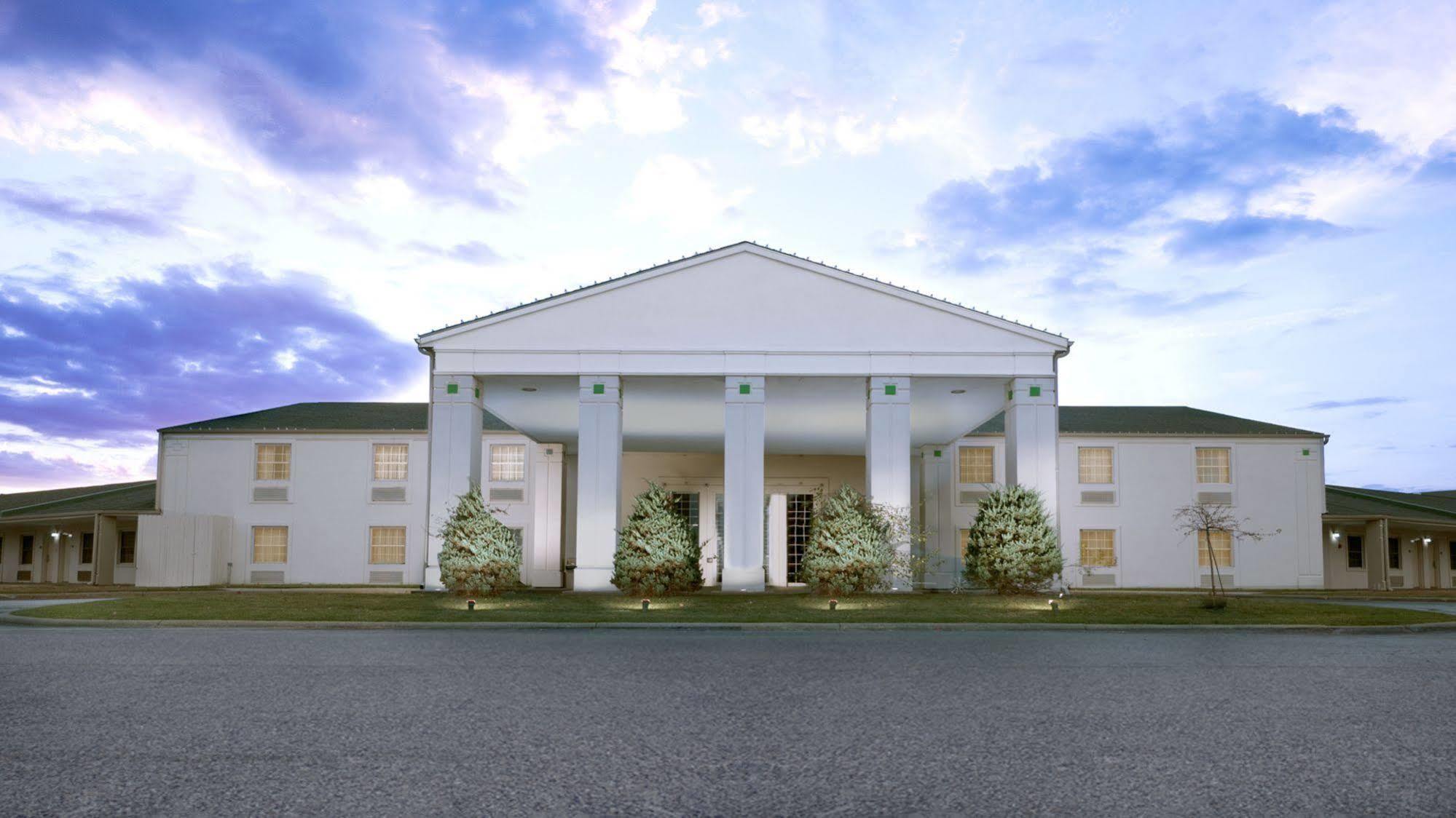 Moberly Inn & Suites Экстерьер фото
