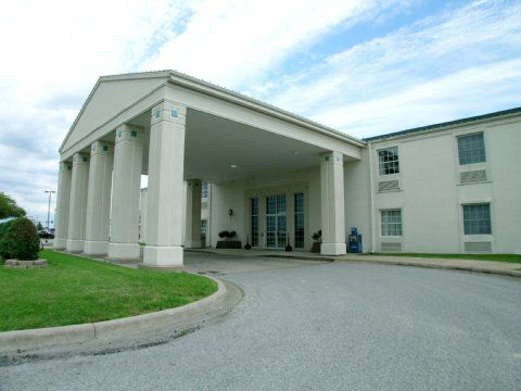 Moberly Inn & Suites Экстерьер фото